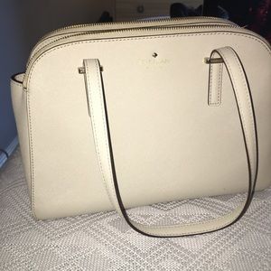 ADORABLE Kate Spade cream purse! ✨💓